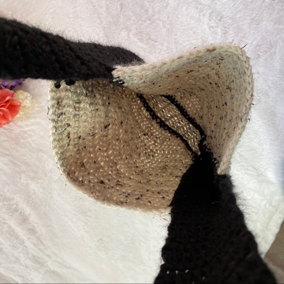 Granny Knit Oatmeal And Black Colored Bag - Picture 4 of 6